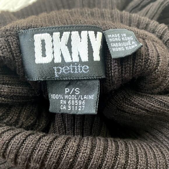 DKNY Petite Short Sleeve 100% Wool Turtleneck Sweater Size Small - Picture 3 of 6